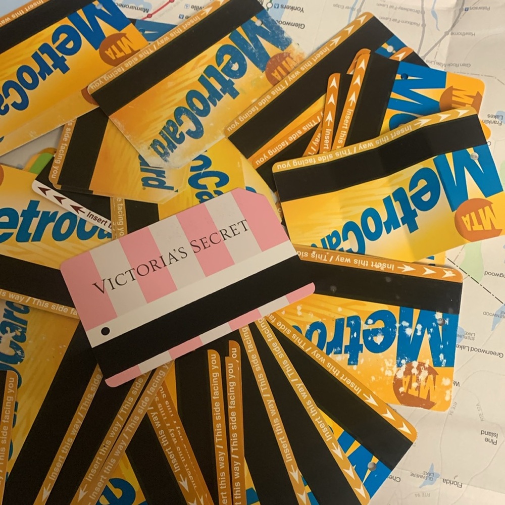 25 preowed, metrocards plastic cards with 1 Victoria Secret Fashion Show Metro - Picture 2 of 4